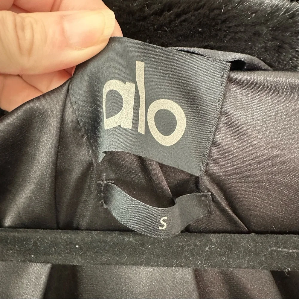 ALO Yoga Black Knockout Faux Fur Oversized Jacket Coat SZ S - Picture 5 of 9